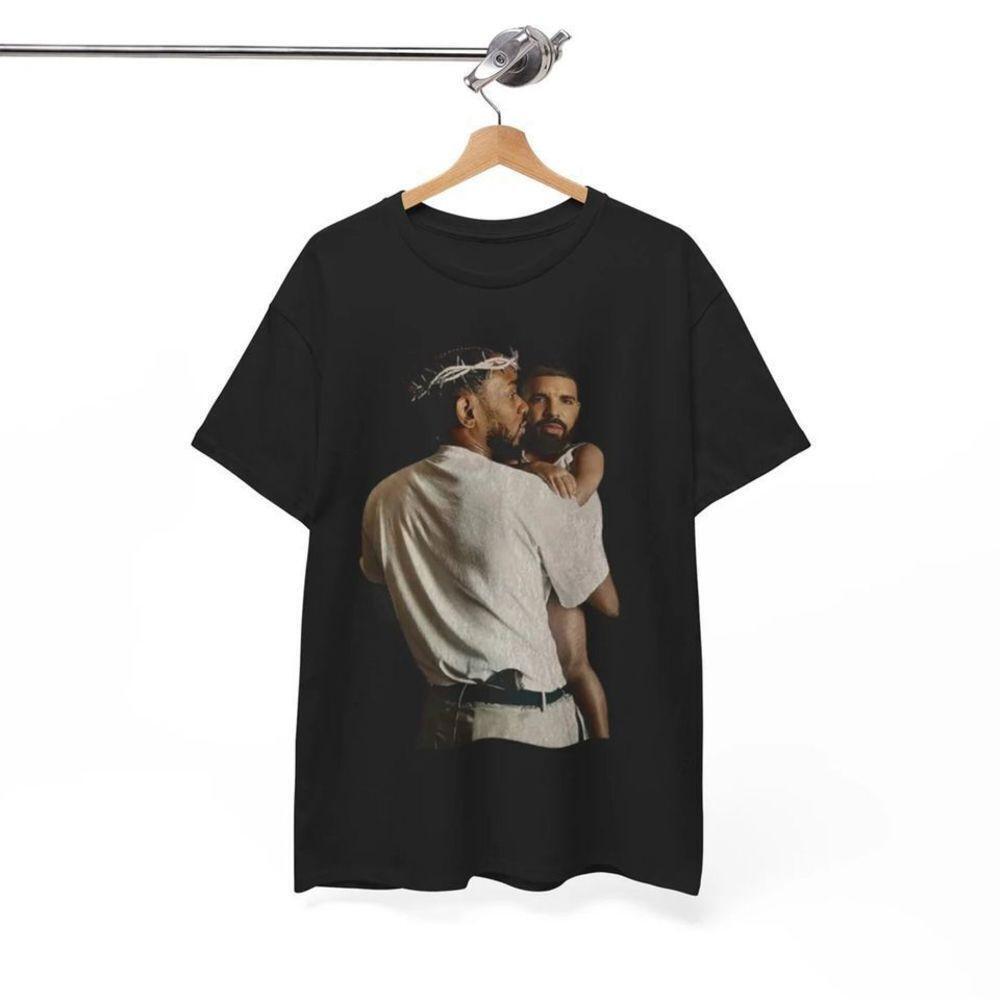 Kendrick Lamar Holding Baby Drake Rap Culture Fan Unisex T-Shirt